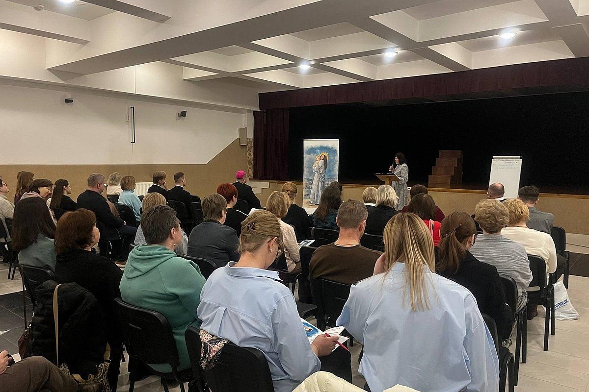 У Гродне прайшла сустрэча ўдзельнікаў курса “Вучань Хрыста” з біскупам Уладзімірам Гуляем