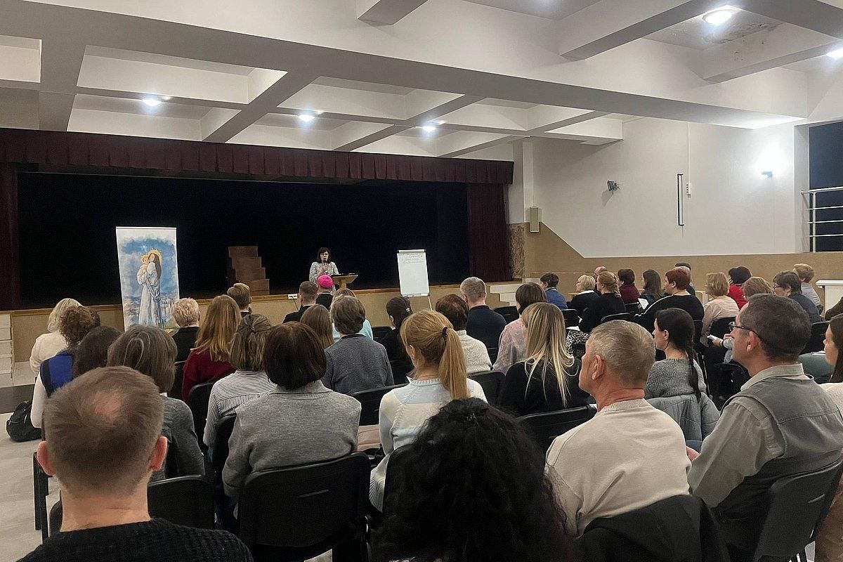 У Гродне прайшла сустрэча ўдзельнікаў курса “Вучань Хрыста” з біскупам Уладзімірам Гуляем